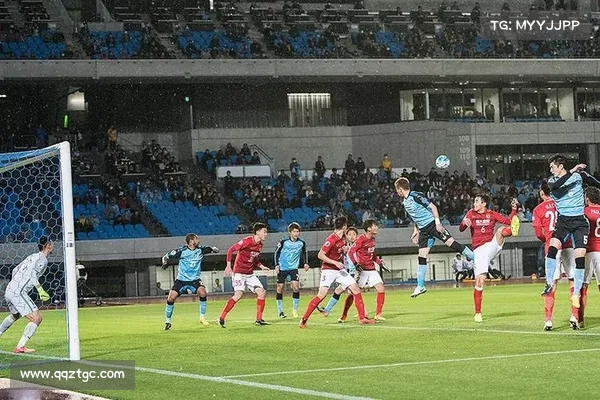 羽毛球决赛激战正酣 选手奋勇拼搏 决胜时刻即将到来 羽毛球决赛激战正酣 选手奋勇拼搏 决胜时刻即将到来
